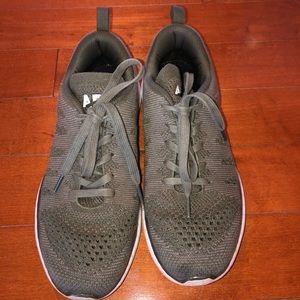 LULULEMON SNEAKERS (APL)